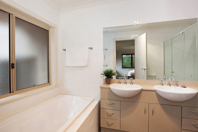 Peppertree at the Vintage, 4-bedroom Hunter Valley Holiday House with ensuite bathrooms